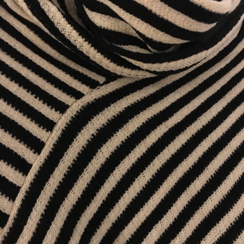 Blk/Ivory Super Soft Flattering Poncho-OS-NWOT - Picture 4 of 7
